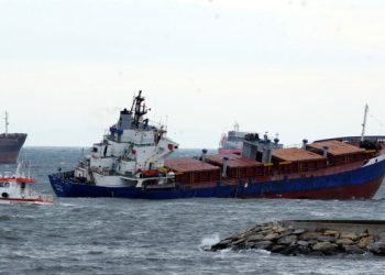 На Камчатке тонет сухогруз