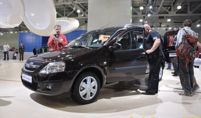 Новую «Lada Largus» в день начала производства презентовали в Петербурге