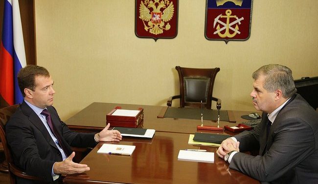 Медведев уволил губернатора Мурманской области