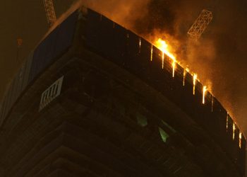 Эксперты оценивают степень ущерба башне «Восток» в Москве