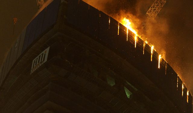 Эксперты оценивают степень ущерба башне «Восток» в Москве