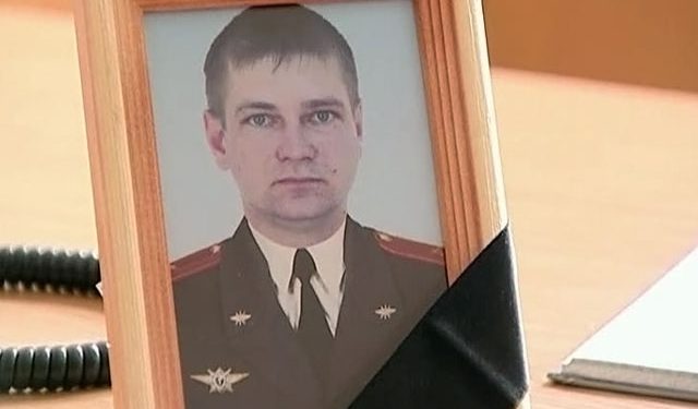 С майором Солнечниковым пришли проститься сотни людей