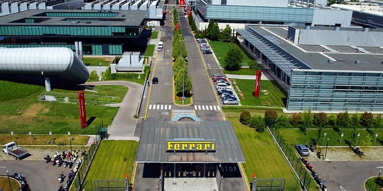 Из-за землетрясений в Италии завод Ferrari приостанавливает свою работу