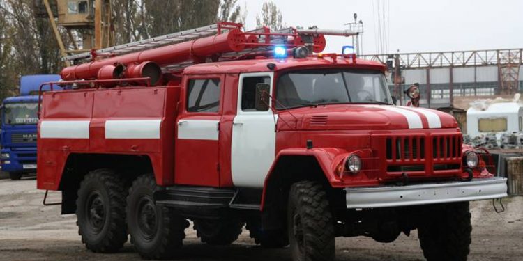 В Омске загорелась школа: 240 детей эвакуировано