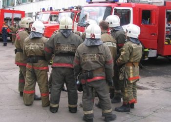 Ребёнок выпрыгнул из горящей квартиры с третьего этажа