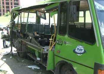 Жуткое ДТП в Харькове: маршрутка столкнулась с автовышкой