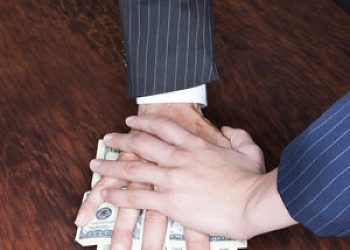 За взятку в 40 тысяч долларов задержан сельский голова на Львовщине