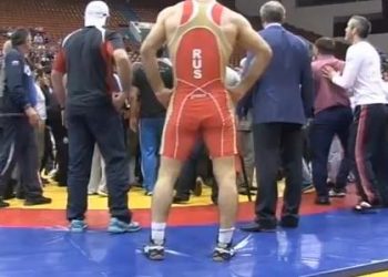 Во время чемпионата России по вольной борьбе произошла массовая драка