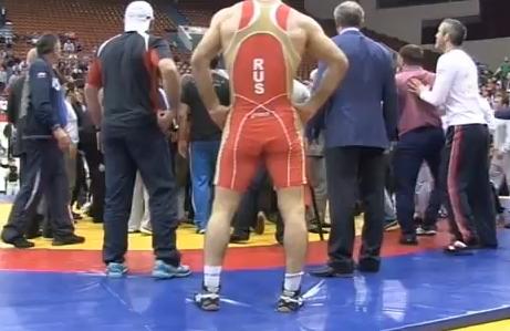 Во время чемпионата России по вольной борьбе произошла массовая драка