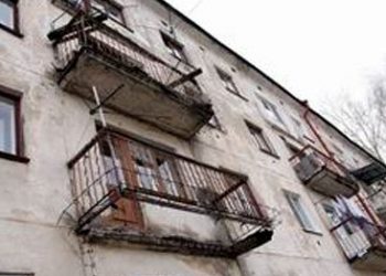 В Донецке обрушился балкон с пенсионерами