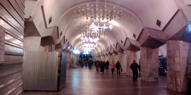 Из харьковского метро эвакуировали почти 800 человек из-за угрозы взрыва