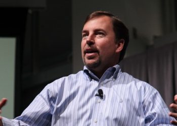 Голова Yahoo! вибачився за брехливе резюме