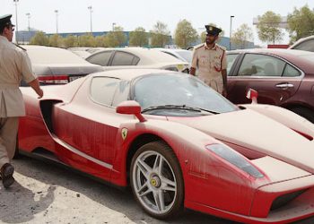 Кинутий власником Ferrari Enzo продадуть на аукціоні