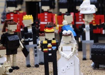 Компанія Lego випустить фігурку Єлизавети II в короні з діамантами