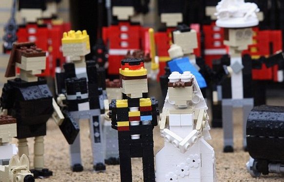 Компанія Lego випустить фігурку Єлизавети II в короні з діамантами