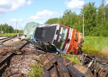 Во Львовской области с рельсов сошел поезд
