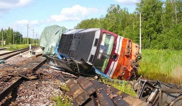 Во Львовской области с рельсов сошел поезд