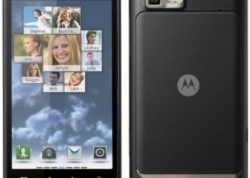 Motorola Motoluxe офіційно дебютував в Канаді