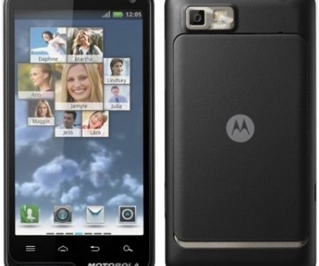 Motorola Motoluxe офіційно дебютував в Канаді