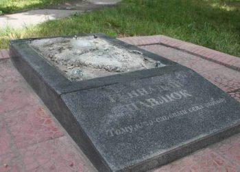 В Киргизии украли памятник журналисту