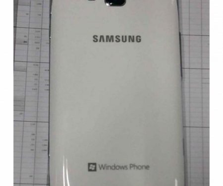 З`явилась потенційна фотографія нового смартфону Samsung SGH-i667 Mandel Windows Phone