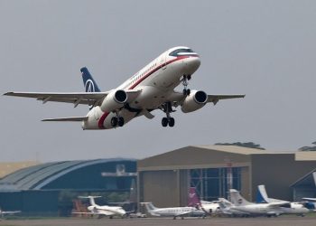 Спасатели в пятницу начнут эвакуацию жертв авиакатастрофы в Индонезии