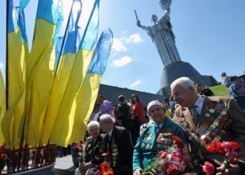 Табачник рассказал школьникам о войне