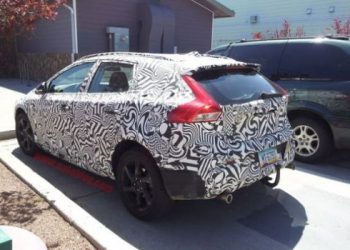 Компактний кросовер Volvo XC40 проходить дорожні тести