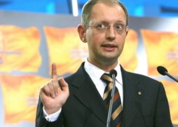 У Яценюка призывают бойкотировать не Евро-2012, а персонально Януковича