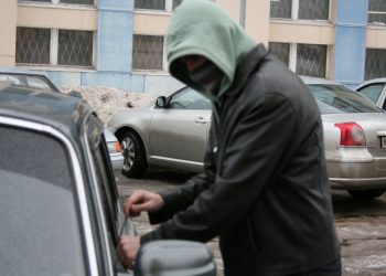 Московский полицейский застрелил угонщика