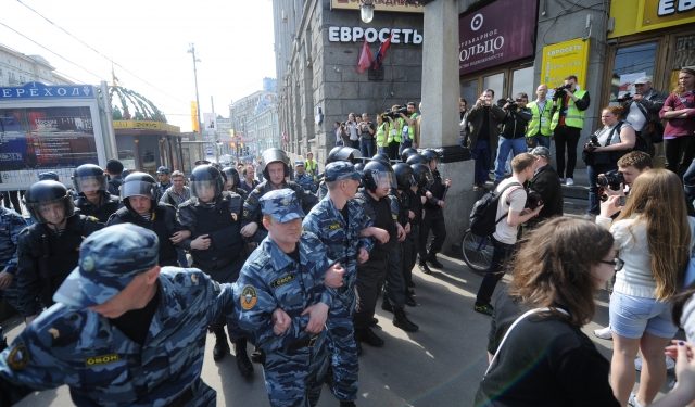 В центре Москвы задержали 120 протестующих против инаугурации Путина