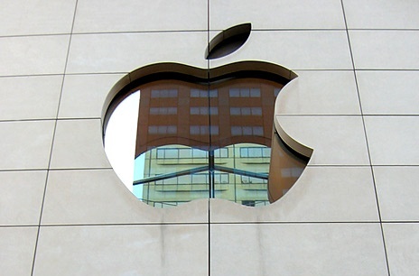 Apple може стати мобільним оператором