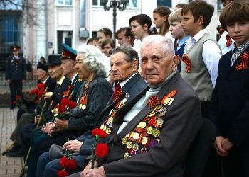 Глава МИД России почтил память советских дипломатов, погибших в ВОВ