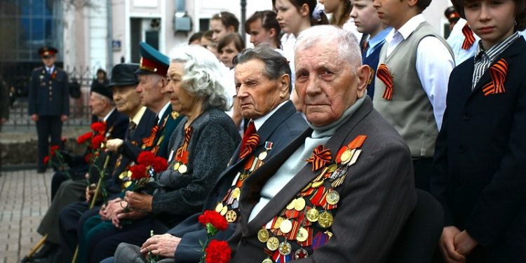 Глава МИД России почтил память советских дипломатов, погибших в ВОВ