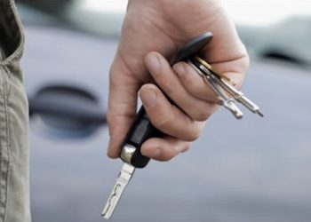 Ввезення російських авто в Україну хочуть обмежити