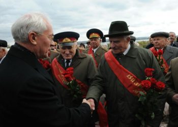 До 9 мая города и села Украины должен быть украшенные