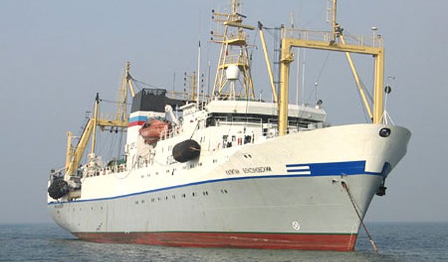 В Беринговом море затонул сахалинский траулер