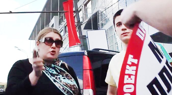 Драка между членами семьи чеченского чиновника и активистами