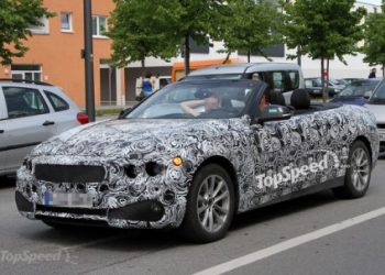 В об'єктиви камер потрапив кабріолет BMW 4-й серії