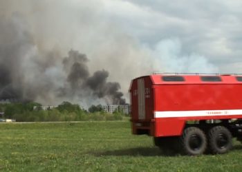 В Приморье горит склад с боеприпасами