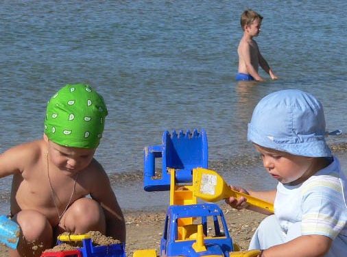 Британских родителей будут штрафовать за отдых с детьми