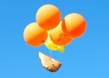 В Євпаторії в небо запустили величезний чебурек