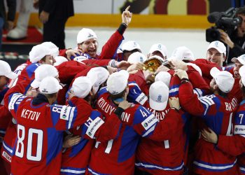 В Москве чествуют чемпионов мира по хоккею