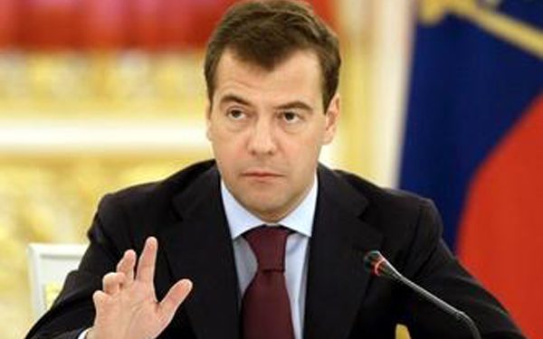 Медведев поблагодарил чиновников за работу и позвал на прощальный обед