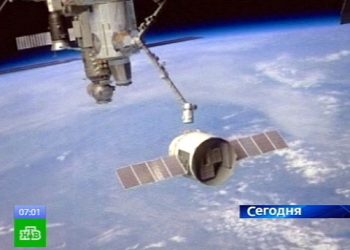 Сегодня частный космический корабль причалит к МКС