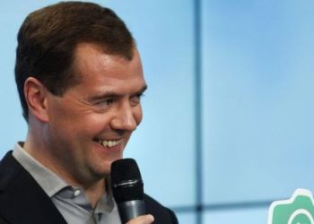 Медведев стал членом партии «Единая Россия»