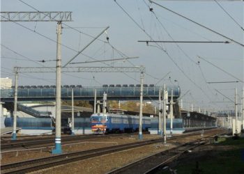 В Москве электричка насмерть сбила женщину с ребёнком