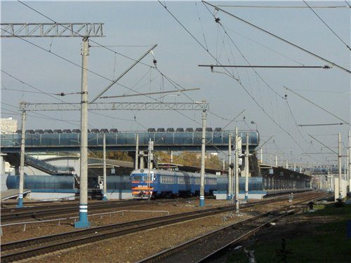 В Москве электричка насмерть сбила женщину с ребёнком