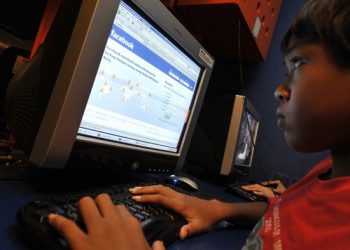 60% батьків в США перевіряють акаунти дітей у Facebook