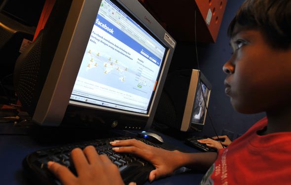 60% батьків в США перевіряють акаунти дітей у Facebook